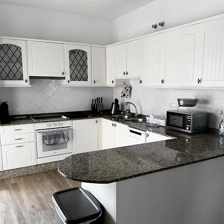 Casa Montana & Pool & Private & Near The Ocean Vakantiehuis *