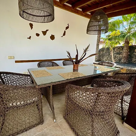 Casa Montana & Pool & Private & Near The Ocean Vakantiehuis *