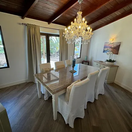 Casa Montana & Pool & Private & Near The Ocean Vakantiehuis