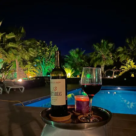 Casa Montana & Pool & Private & Near The Ocean Vakantiehuis *