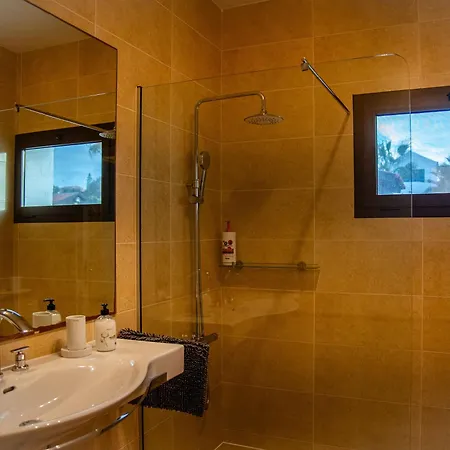 Casa Montana & Pool & Private & Near The Ocean Prázdninový dům *